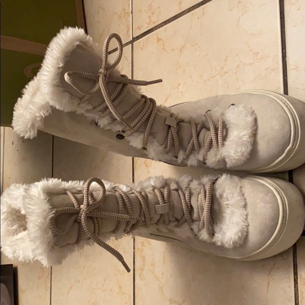 Faux fur off white snow boots